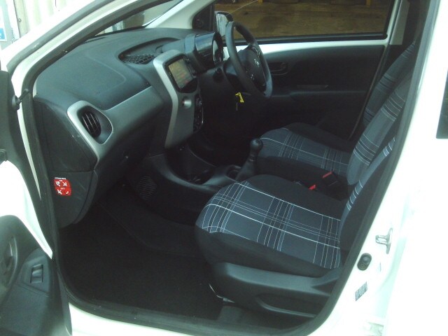 2017 Peugeot 108 1.0 Active 5dr White 60k Miles FSH Years MOT Warranty £20 Road Tax HATCHBACK Pet...