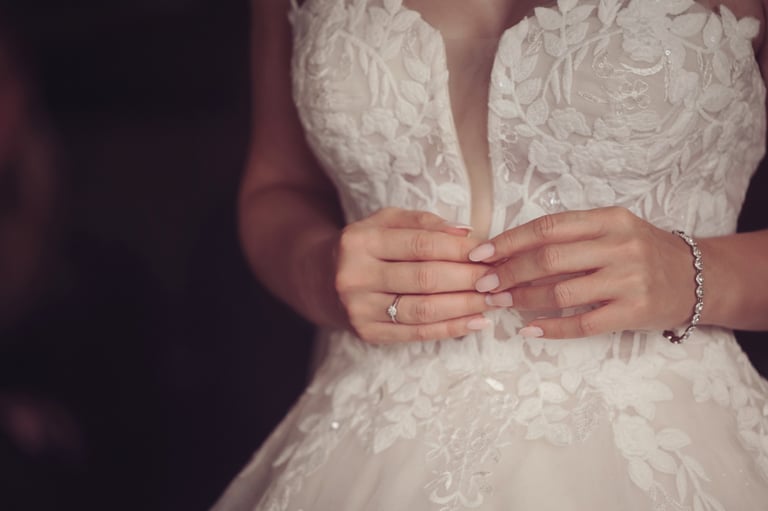 Dream Wedding Dress + Long Veil + Petticoat