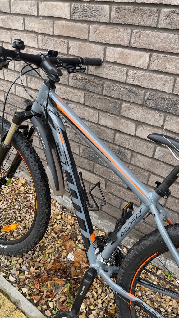 Scott Aspect Mountain Bike – 29” Wheels – Medium Frame