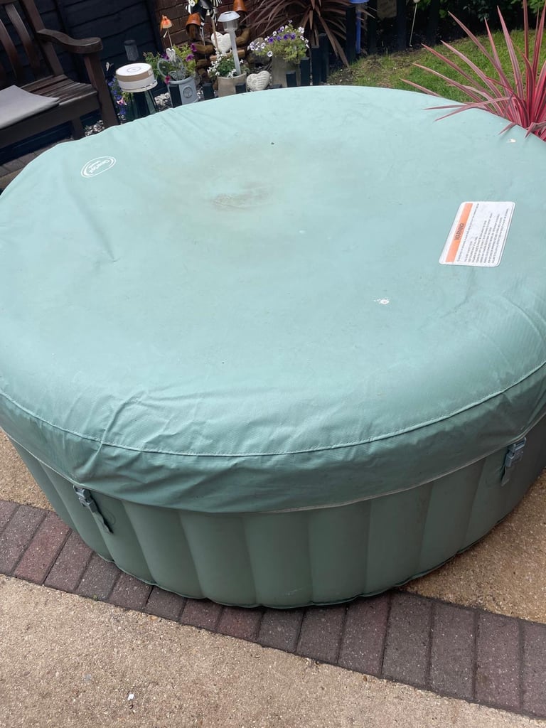 Clever spa hot tub