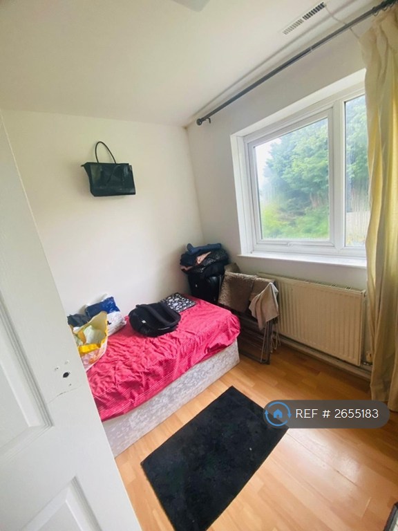 2 bedroom flat in Holme Lodge, Carlton, Nottingham, NG4 (2 bed) (#2655183)