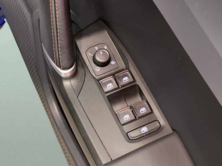 2021 SEAT Leon 1.4 eHybrid 12.8kWh FR Sport Hatchback 5dr Petrol Plug-in Hybrid DSG Euro 6 Hatchb...