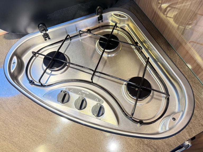 BAILEY PURSUIT 400-2 LIGHT WEIGHT CARAVAN WITH AUTO MOVER ..............NOW SOLD