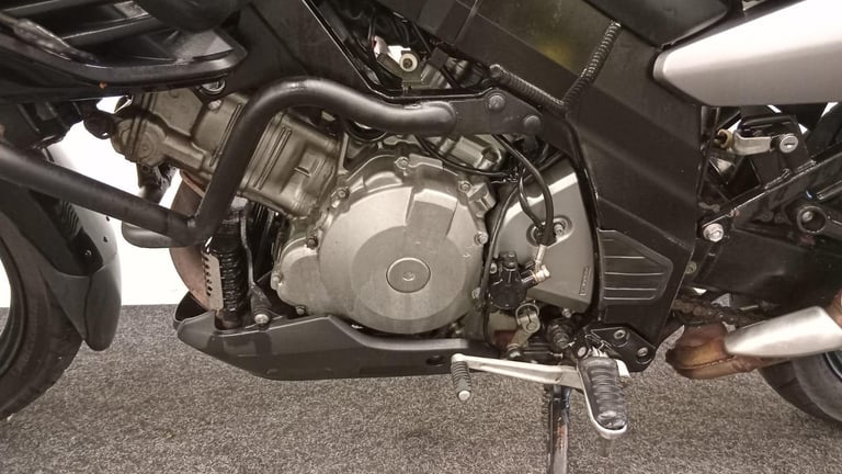 SUZUKI DL1000 ** MOT AUGUST 2026 - FULL LUGGAGE - ENGINE BARS **