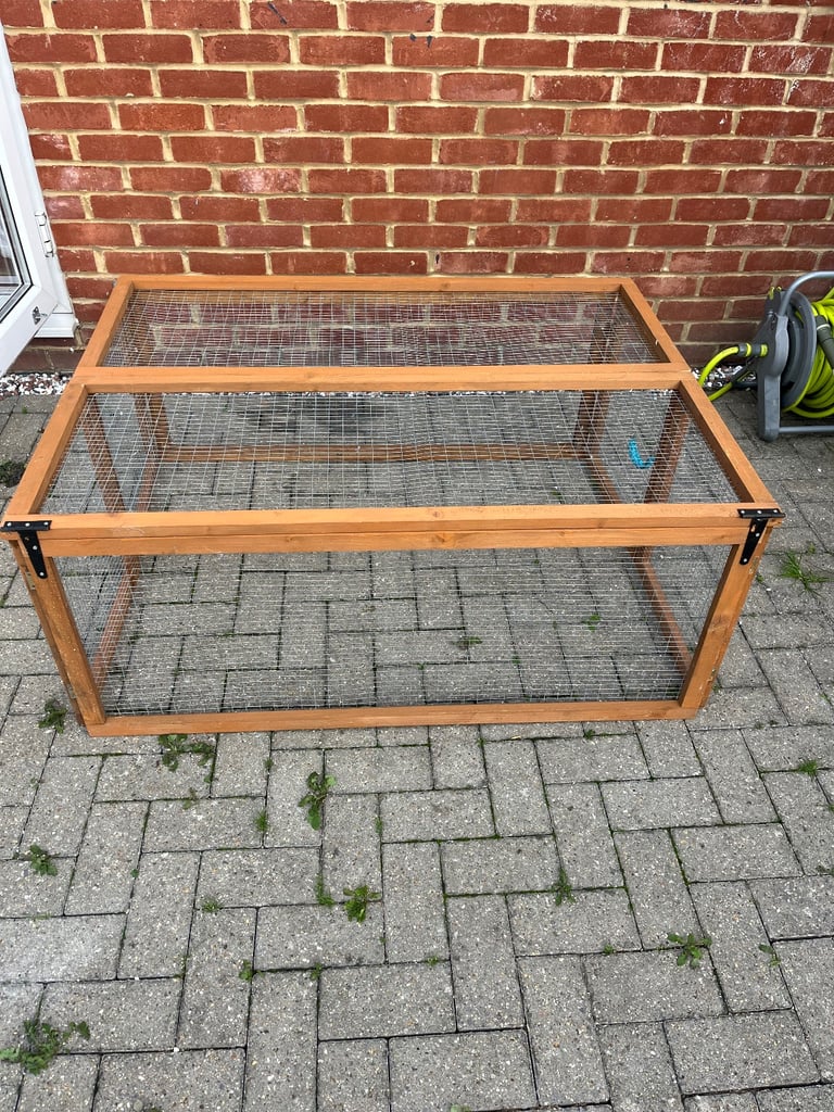 Foldable rabbit/guinea pig run