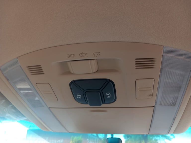 2012 Toyota Vellfire 2.4 Automatic Luxury People Carrier MPV Petrol Automatic