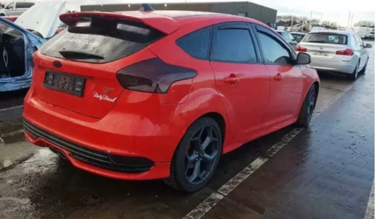 Ford. Focus. Rear Window glass. Breaking spare parts 