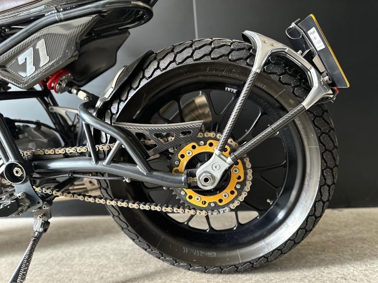 STUNNING LOW MILEAGE 2019/69 CCM SPITFIRE FLAT TRACKER