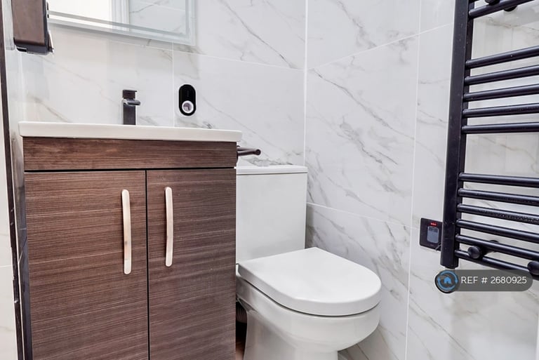 1 bedroom flat in Tudor House, Brighouse, HD6 (1 bed) (#2680925)