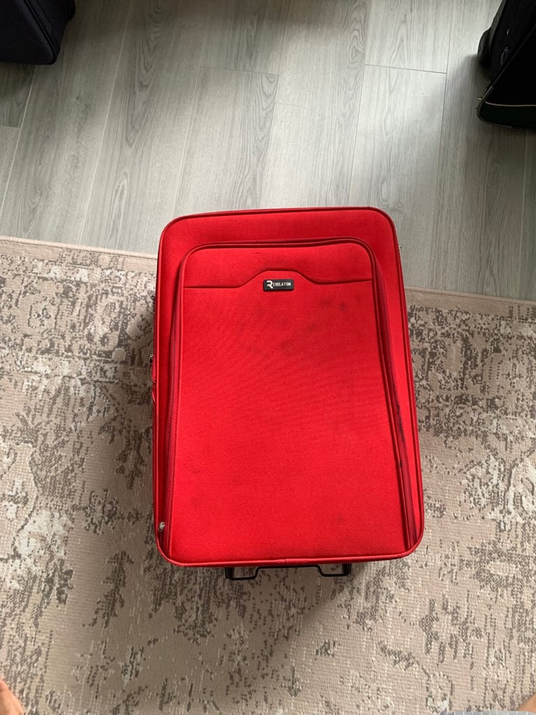 Medium suitcase 