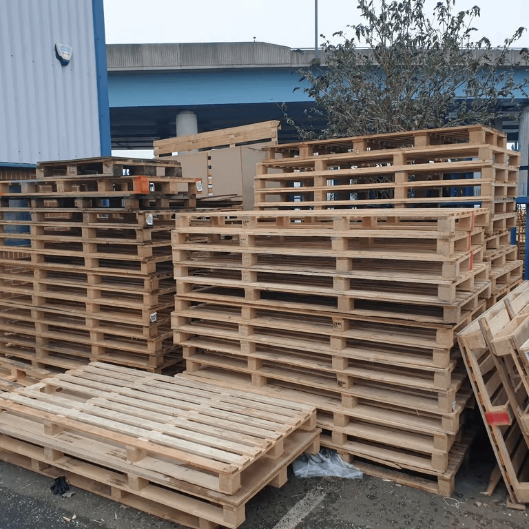 Constant supply of new large/double pallets available for collection or delivery. 220cm x 106cm.