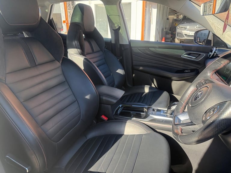 2022 MG MG HS 1.5 T-GDI 16.6kWh Exclusive Auto Euro 6 (s/s) 5dr ESTATE Petrol/Electric Hybrid Aut...