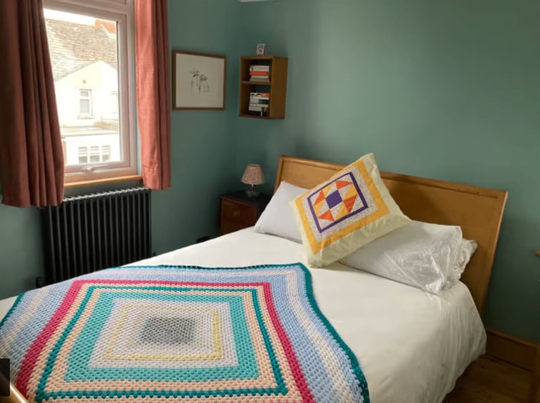 Fully furnished 3 double bedroom house £2000 per month for Dec- Feb only all bills included