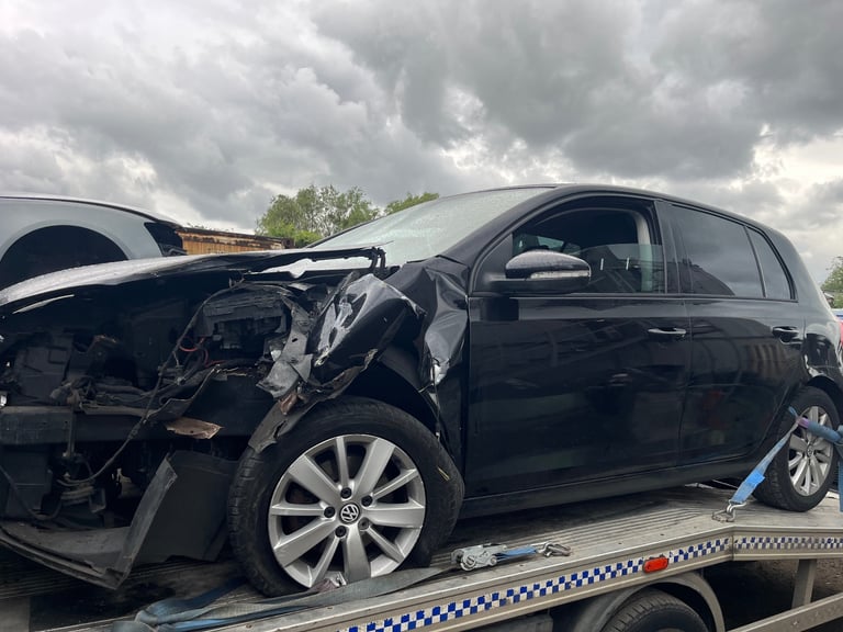 Volkswagen Golf mk6 1.4 automatic 2011 black BREAKING FOR PARTS 
