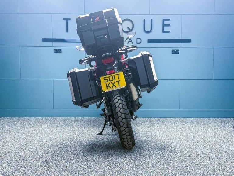 2017 17 HONDA CRF1000L AFRICA TWIN 1000 MANUAL - LOW MILES - FULL LUGGAGE