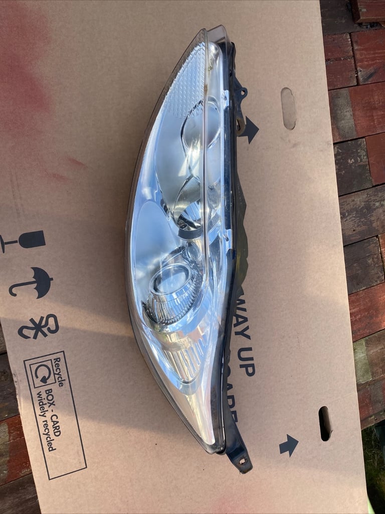 Ford fiesta headlight  L and R