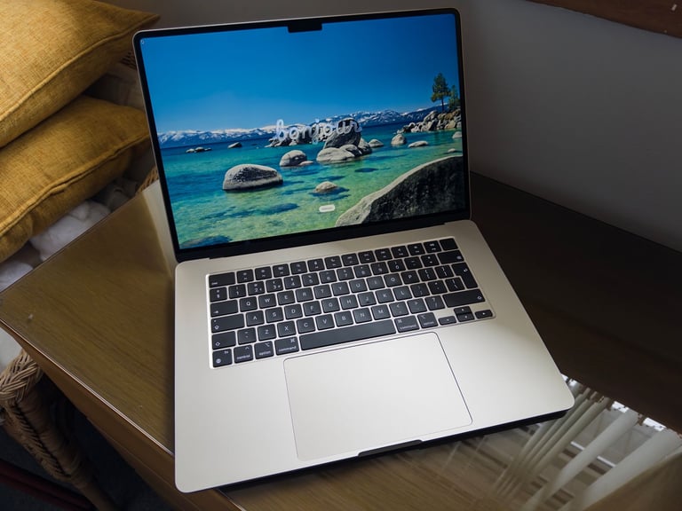 Apple MacBook Air M3 15", 16GB RAM, 256 SSD