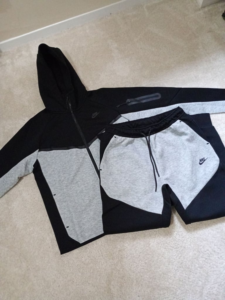 image for Nike Tech Fleece Black and Grey Size Large 