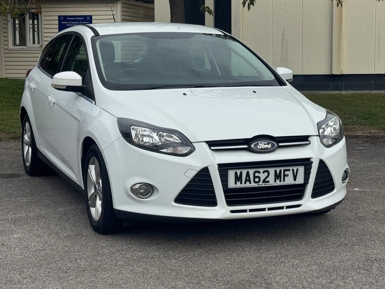 2012 (62) Ford, FOCUS, Zetec Hatchback, Manual, 1.0 Litre Petrol 5 doors Low Mileage 