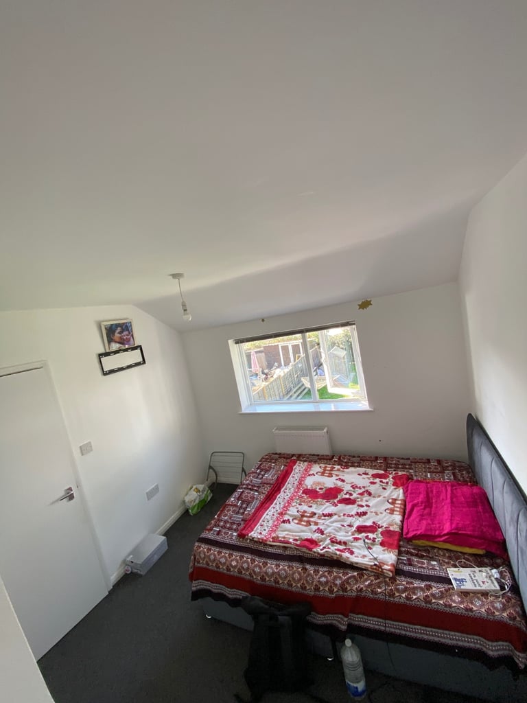 Double room for rent in Woking, Sheerwater £650pm