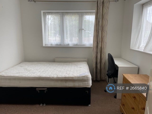 6 bedroom house in Maytree Close, Guildford, GU1 (6 bed) (#2665840)