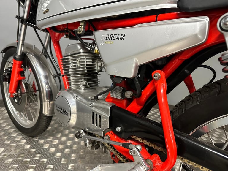 Honda Dream 50 Cafe Racer 