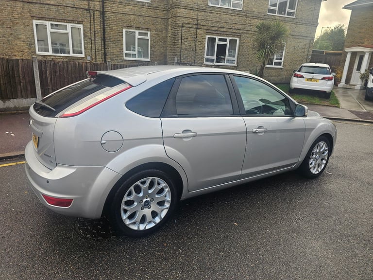 focus 1.6 zetec F.S.H NEW CLUTCH NEW CAMBELT LONG MOT JUNE 2026 DRIVES AN LOOKS PERFECT 
