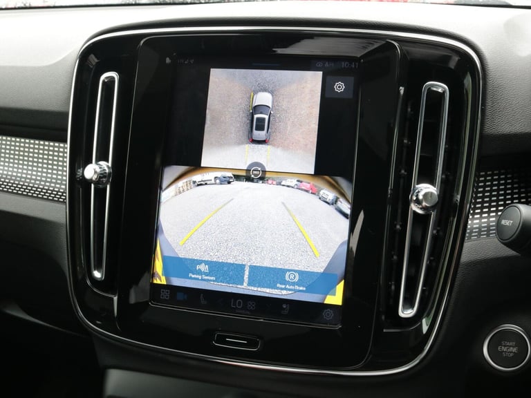 2024 Volvo XC40 Plus Dark B4 (197 hp) ESTATE Petrol/Electric Hybrid Automatic