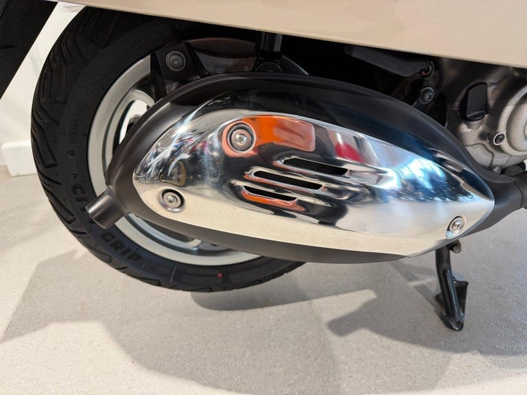 2024 VESPA GTS 300 HPE, '24 Plate with 967 miles