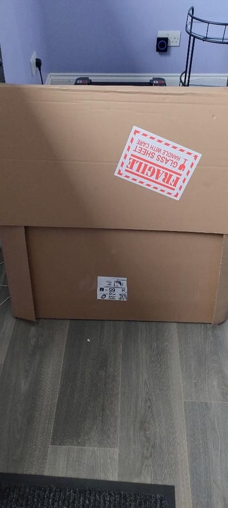 image for BARGAIN - BRAND NEW IN BOX HOB SPLASHBACK