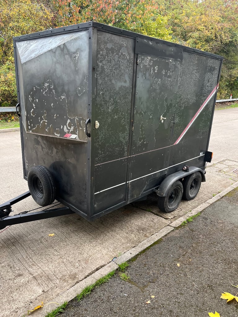TWIN AXLE BOX TRAILER.    BRAKED 