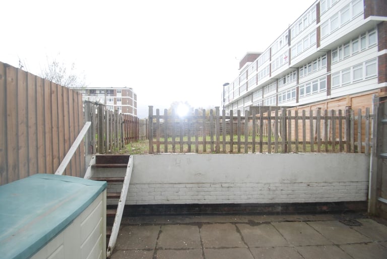 Two bedroom ground floor ex-local maisonette E14