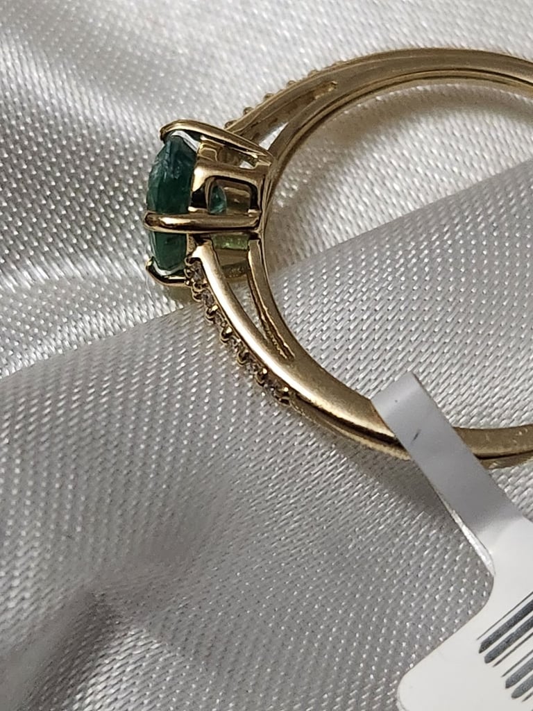 9ct Gold Ring  Size K Emerald Ring 1.00ct Brand new 