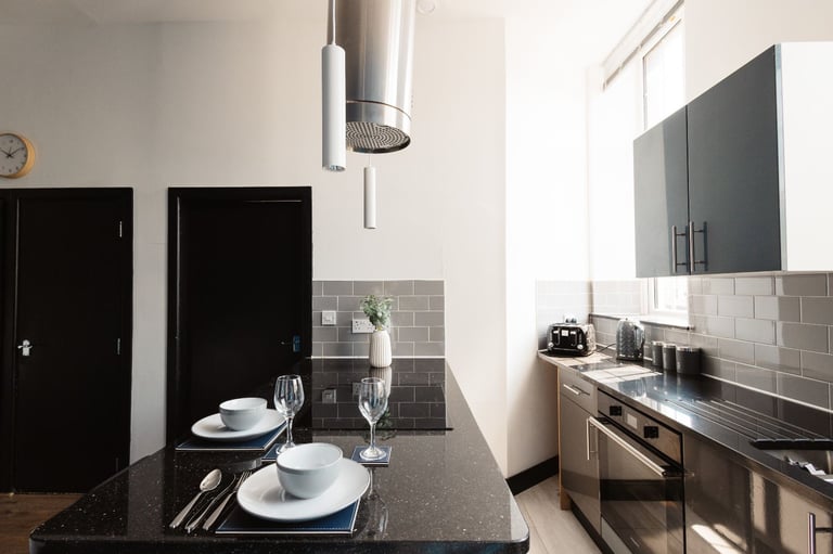 Short Term Let in Warrington | Town Centre | Parking