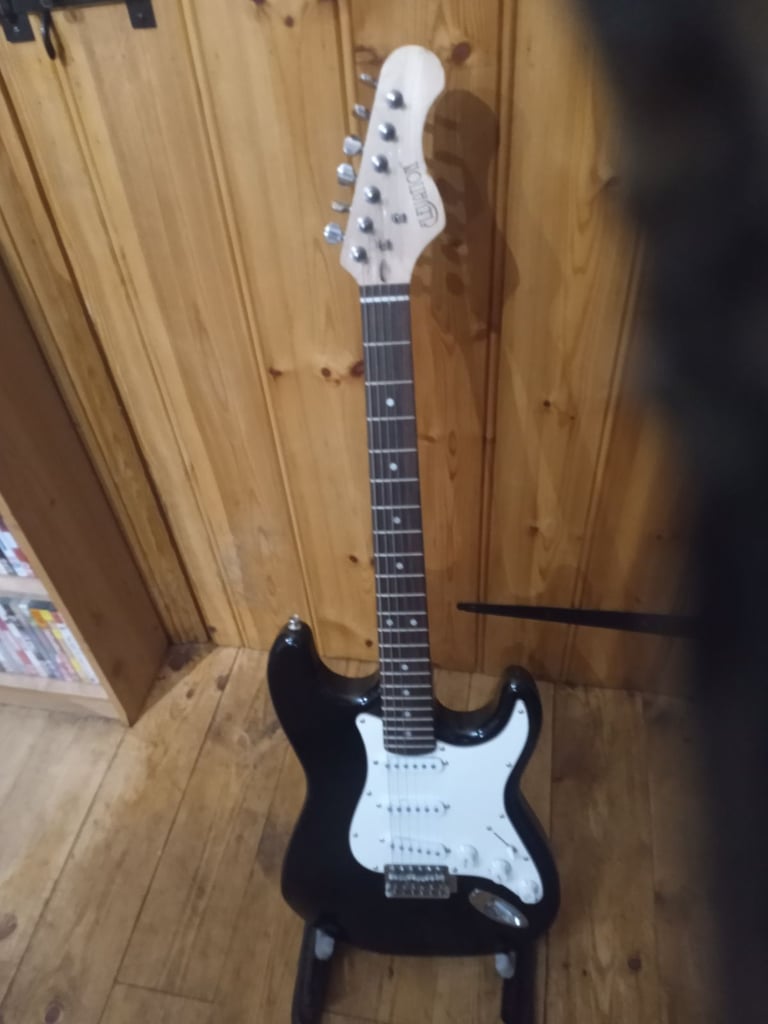 Stratocaster style guitar 