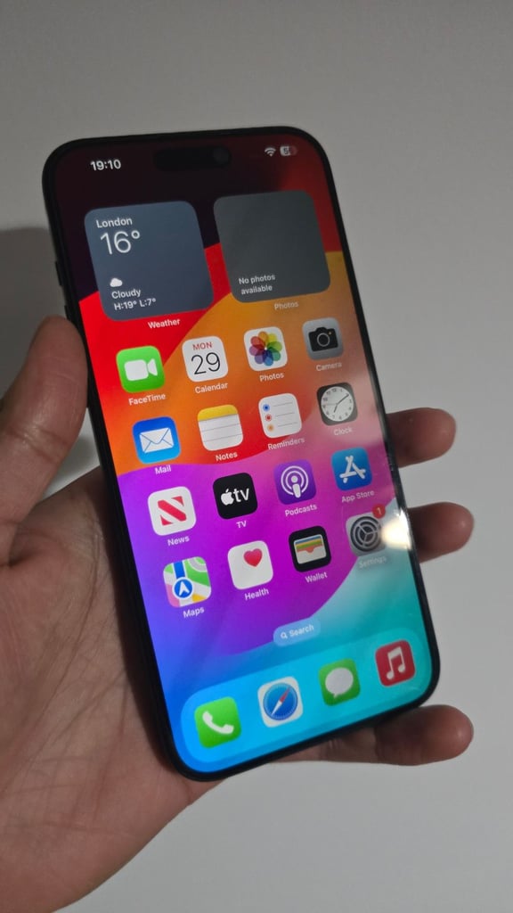 Excellent condition iPhone 15 Pro Max 256gb Black titanium Unlocked Apple 90 days warranty