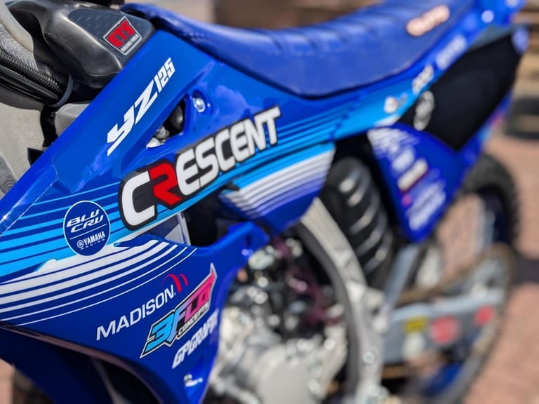 YAMAHA YZ 125 2025 - CRESCENT 3FLO TEAM REPLICA - BRAND NEW - SAVE OVER 700!