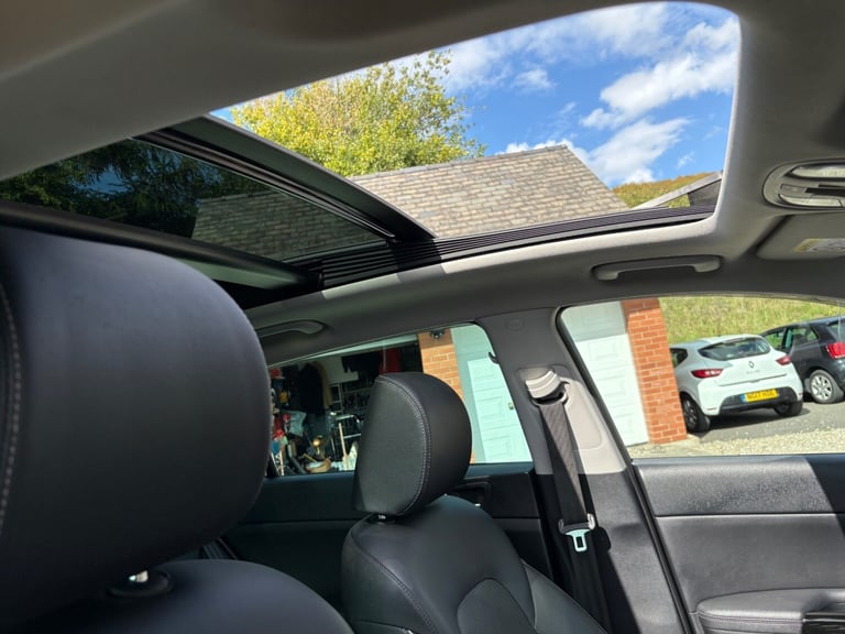 Kia Sportage 2.0 Diesel ISG 4 AWD Auto.Heated leather,reverse camera,pan roof