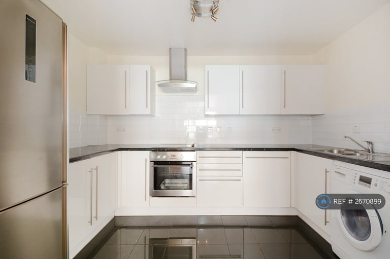 2 bedroom flat in New Caledonian Wharf, London, SE16 (2 bed) (#2670899)