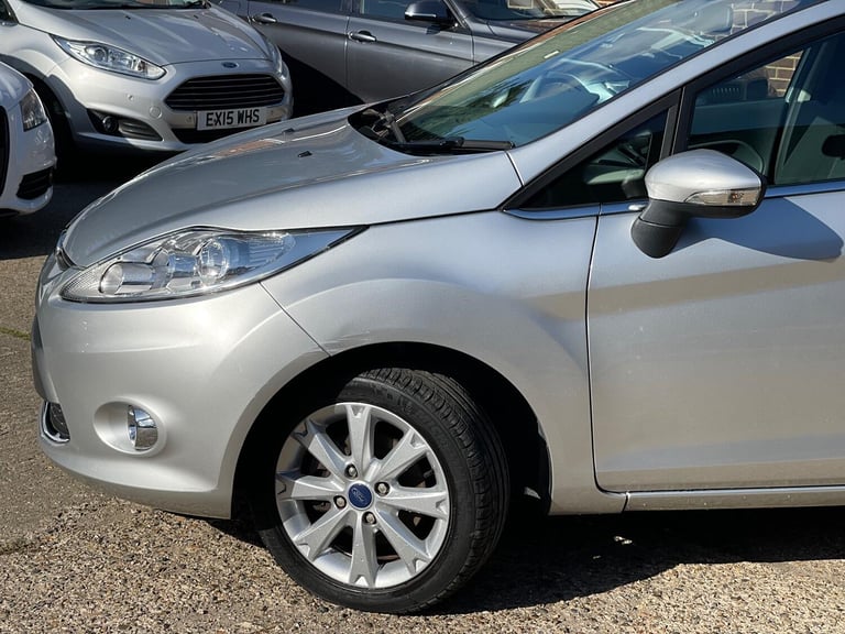 FORD FIESTA 1.4 Zetec 5dr 2011