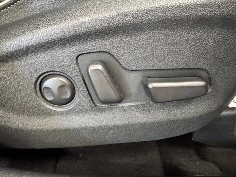 2018 Kia Sportage 1.6 T-GDi 4 DCT AUTO AWD 4WD 175 BHP + SAT NAV + GLASS SUNROOF + HEATED LEA EST...