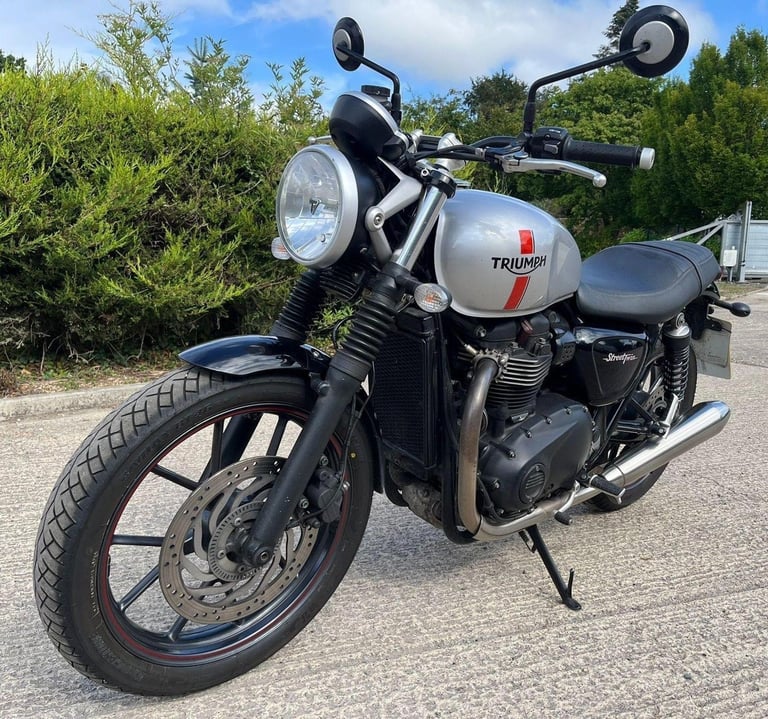 2017 17 TRIUMPH BONNEVILLE STREET TWIN 900 SILVER RETRO NAKED HPI CLEAR