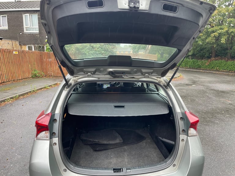 Toyota auris 2015 estate 1.2 petrol Euro 6 ulez compliant