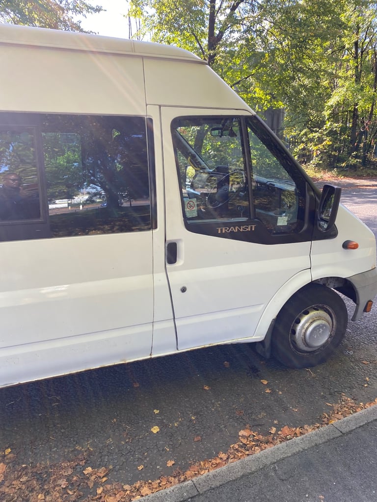 Ford Transit 17 Seater Minibus 