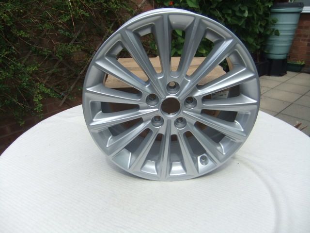 FORD 7J x 17 inch ALLOY WHEEL (AS NEW).