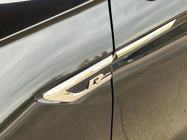 2017 Volkswagen Tiguan 2.0 TDi 150 4Motion R-Line 5dr SUV DIESEL Manual