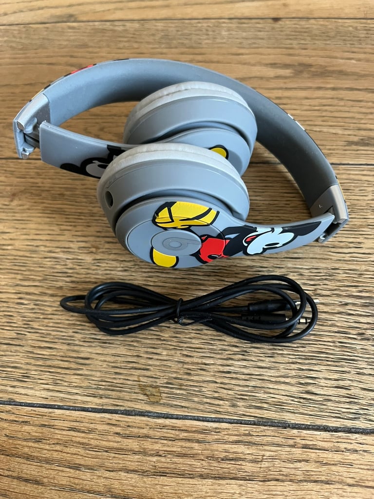 Headphones Mickey Mouse design