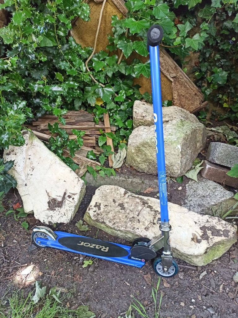 Madd Gear XT Scooter .+ Razor Scooter