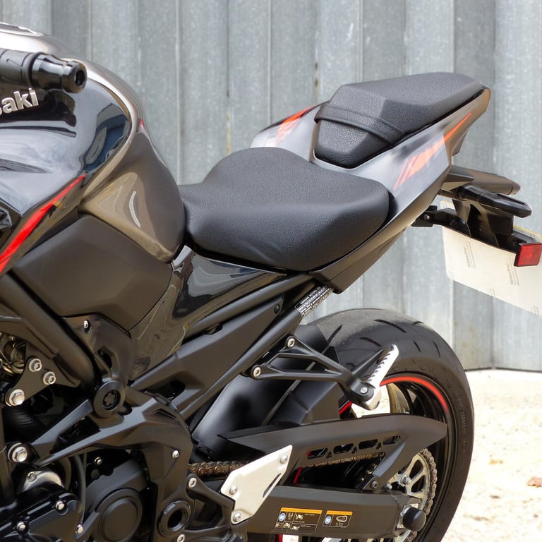 2024 KAWASAKI Z900 FPFNN, STUNNING LOW MILEAGE 1-OWNER MOTORCYCLE.