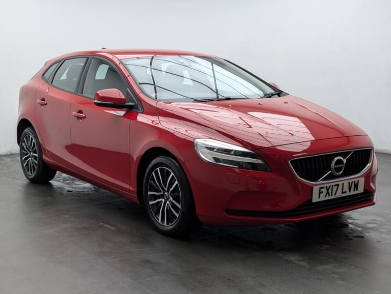 2017 Volvo V40 2.0 T2 Momentum Nav Plus Hatchback 5dr Petrol Manual Euro 6 (s/s) (122 ps)  HATCHB...